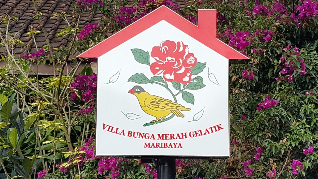 Vila Bunga Merah Gelatik Lembang Exterior photo