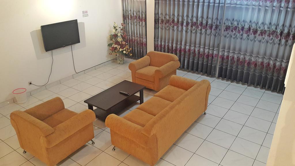 Vila Bunga Merah Gelatik Lembang Exterior photo