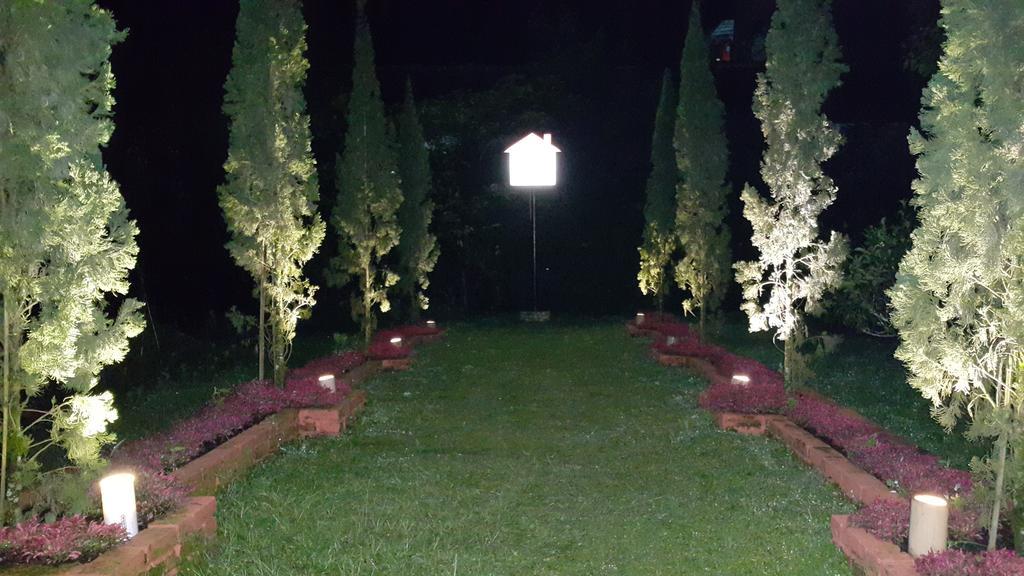 Vila Bunga Merah Gelatik Lembang Exterior photo