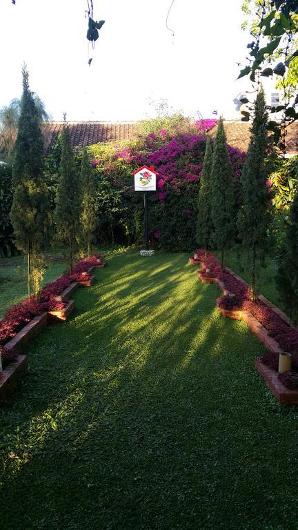 Vila Bunga Merah Gelatik Lembang Exterior photo