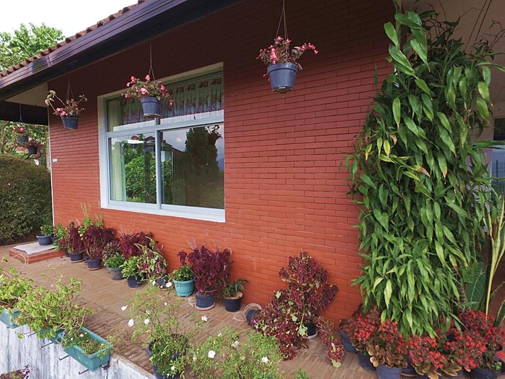 Vila Bunga Merah Gelatik Lembang Exterior photo
