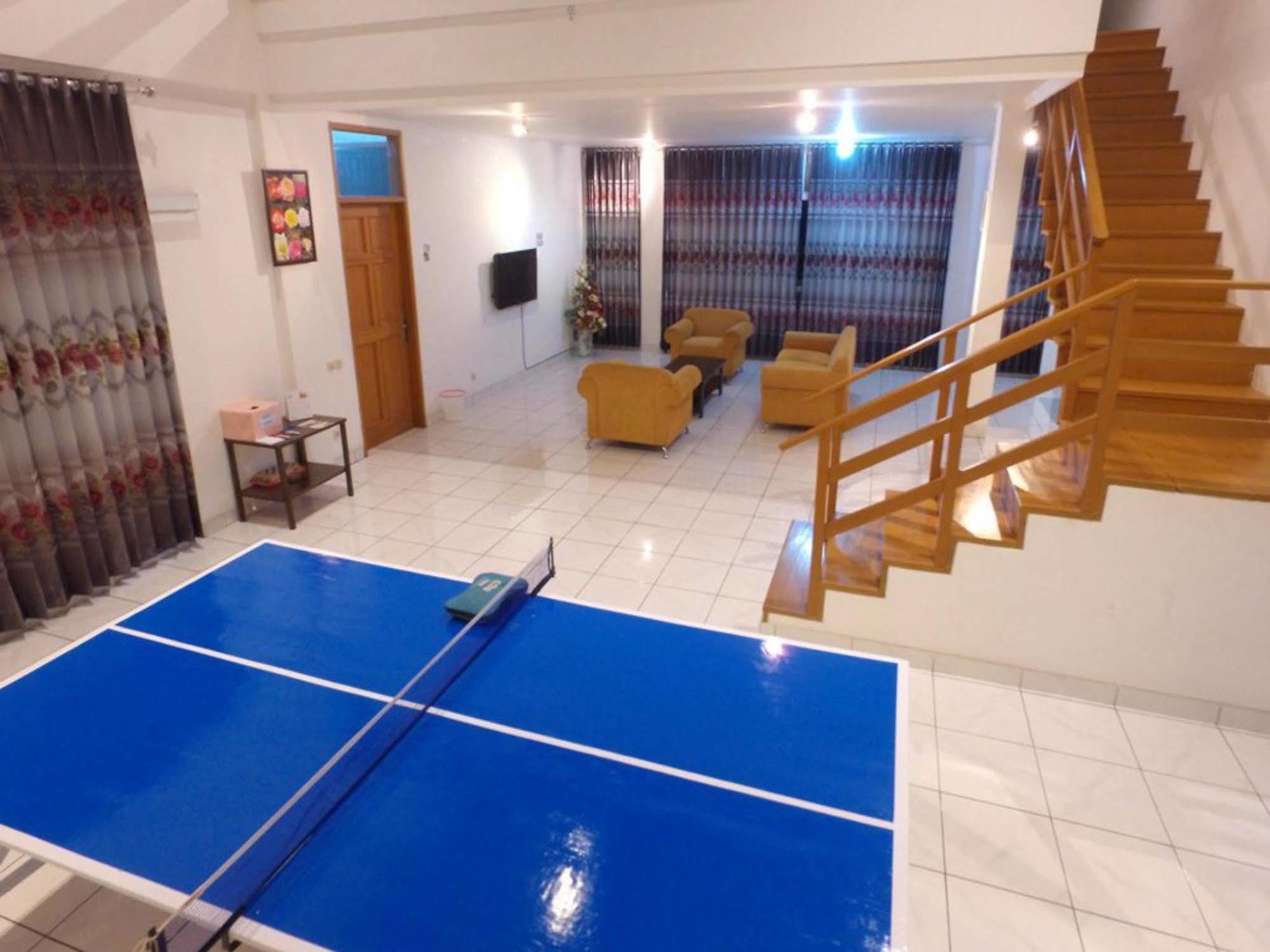 Vila Bunga Merah Gelatik Lembang Exterior photo
