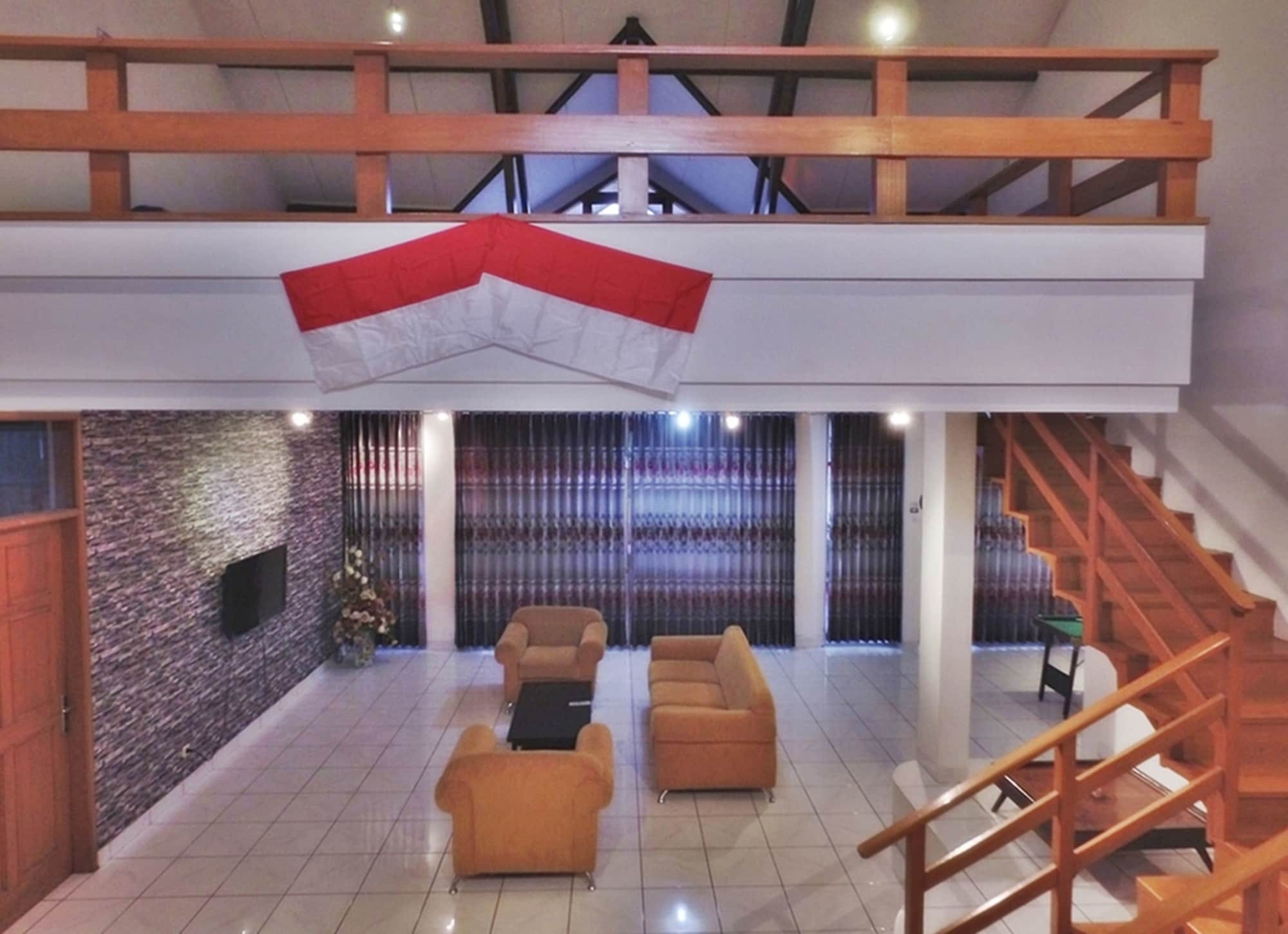 Vila Bunga Merah Gelatik Lembang Exterior photo