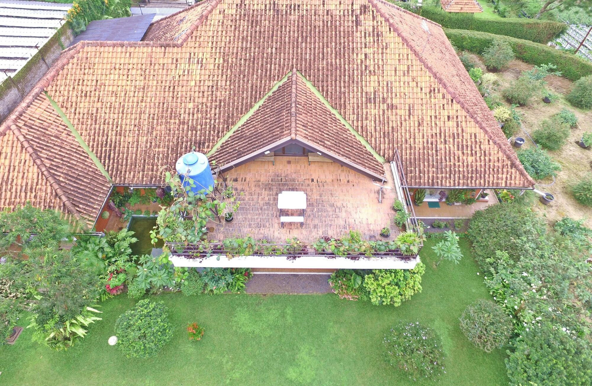 Vila Bunga Merah Gelatik Lembang Exterior photo