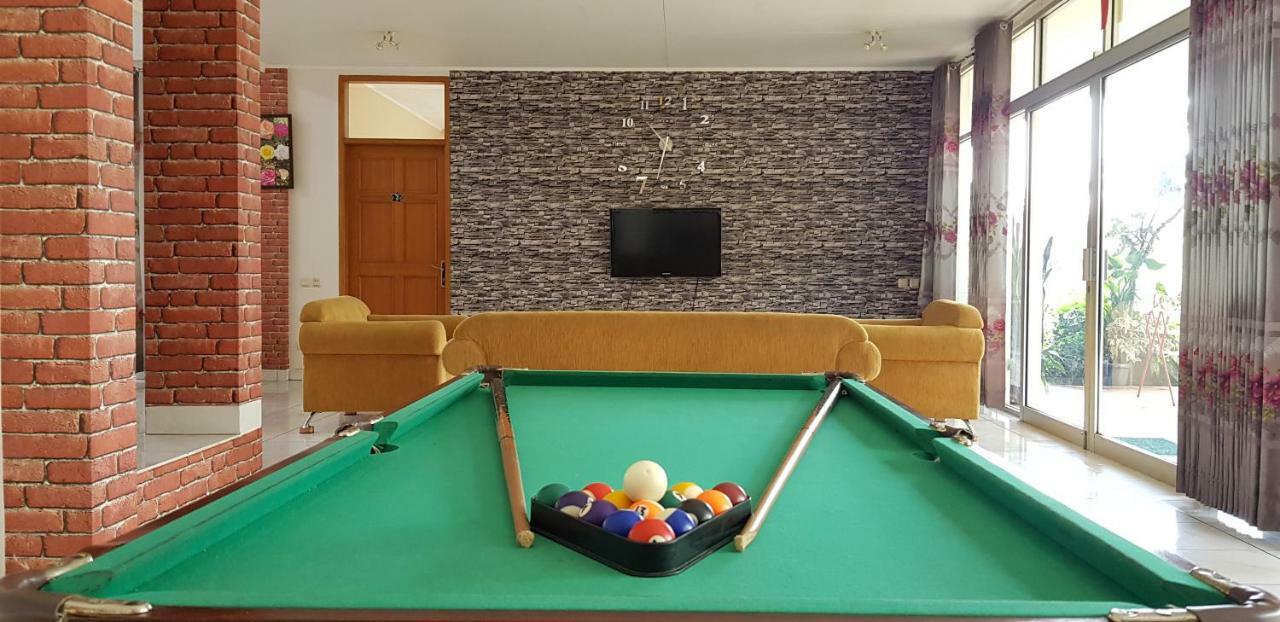 Vila Bunga Merah Gelatik Lembang Exterior photo