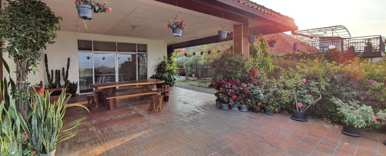 Vila Bunga Merah Gelatik Lembang Exterior photo