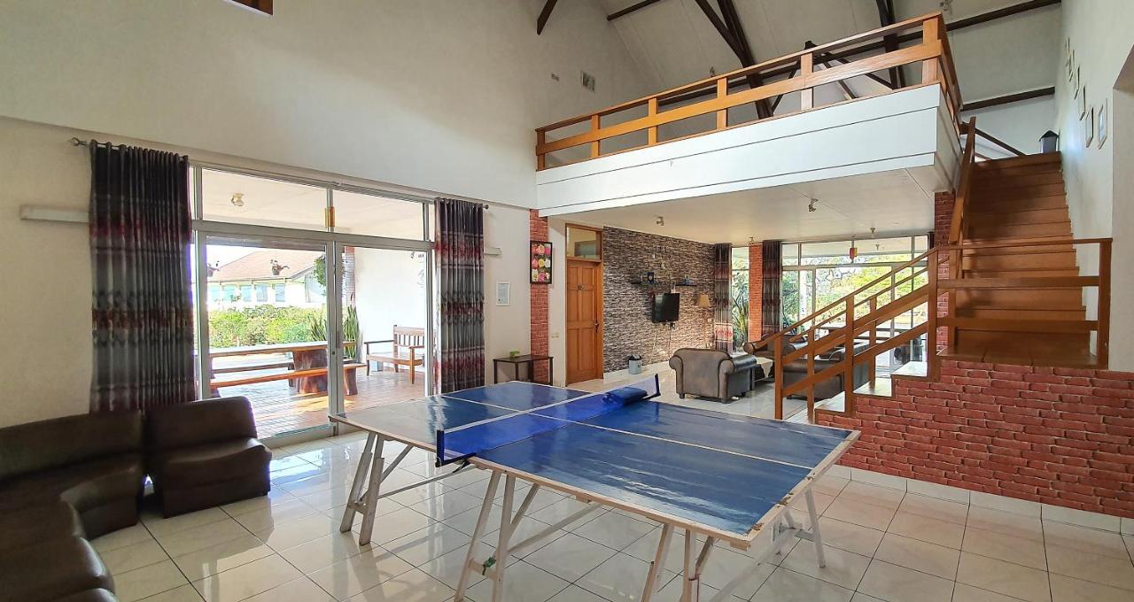 Vila Bunga Merah Gelatik Lembang Exterior photo